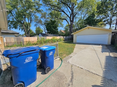 623 Yeoman St, Waukegan, IL 60085 - photo 2