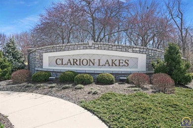 30A SW Postoak Dr, Topeka, KS 66610 - photo 2