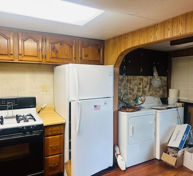 WClarion Kitchen/Laundry