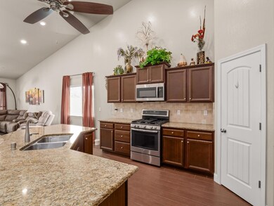 6553 E Redlands Ave, Fresno, CA 93727 - photo 7