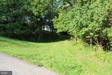 13560 Cross Creek Dr, Clear Spring, MD 21722 - photo 5