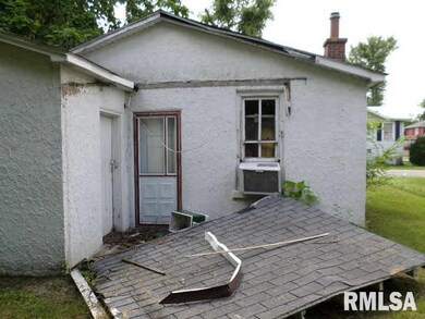 710 N Mill St, Harrisburg, IL 62946 - photo 4