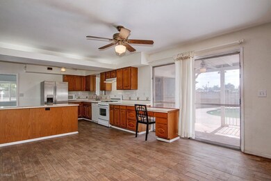 kitchen & breakfast room