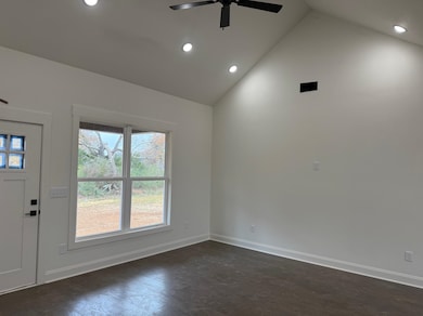 200 Belvedere Cir, Savannah, TN 38372 - photo 5