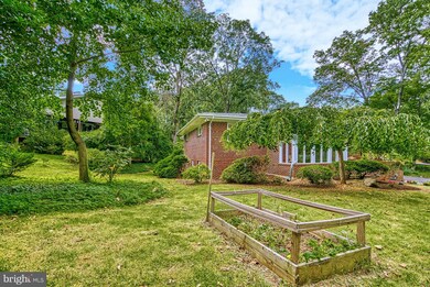 6213 Lakeview Dr, Falls Church, VA 22041 - photo 4