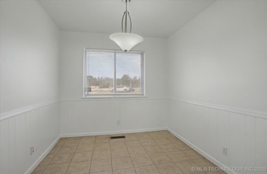 2506 E 51st St, Tulsa, OK 74105 - photo 6