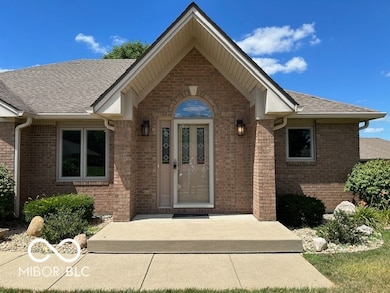 5204 E Hyde Ct, Columbus, IN 47203 - photo 2