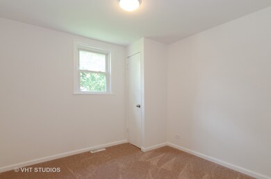 306 Oakleaf Rd, Lake In the Hills, IL 60156 - photo 4