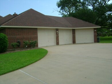 735 Timberline Dr, Bay City, TX 77414 - photo 2