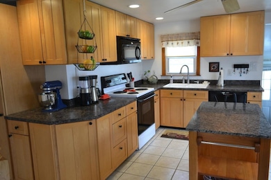 279 Larch St, Woonsocket, RI 02895 - photo 2