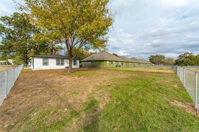 1032 W Coffin St, Denison, TX 75020 - photo 5