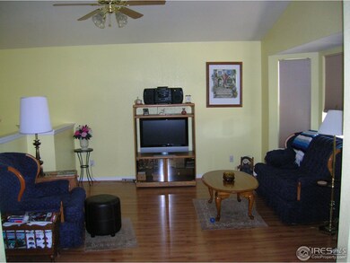 Living room w/pergo