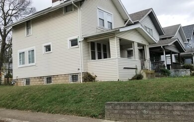 725 Berkley Rd Side view