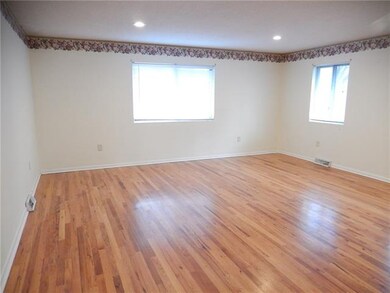 Light & bright living room