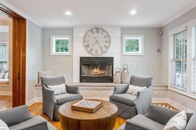 04_127SWhittaker_165_LivingRoom_LowRes