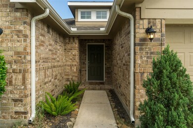 1805 Autumn Pond Cir, Alvin, TX 77511 - photo 4