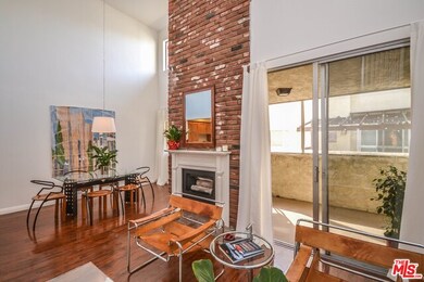 Living Room/ Dining