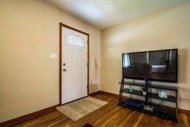 814 Elaine Rd, Columbus, OH 43213 - photo 4