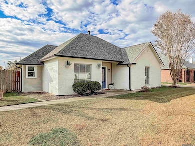 17071 Hunters Trace E, Prairieville, LA 70769 - photo 2