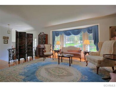 SO MUCH ROOM IN THIS  LOVELY LIVING ROOM!