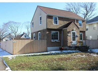 Exterior Front Privacy fence for the quiet intimat