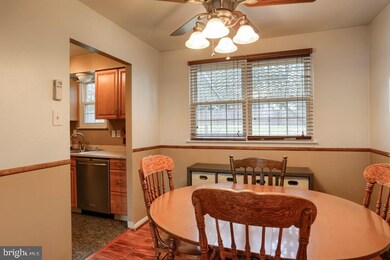 906 Center St, Mount Joy, PA 17552 - photo 6