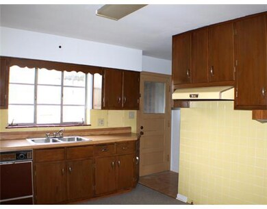 3104 Caughey Rd, Erie, PA 16506 - photo 3