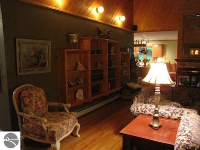 A place for collections - be they books, hobby or 