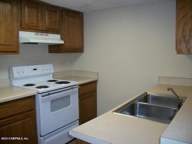 7633 Melissa Ct N, Jacksonville, FL 32210 - photo 5