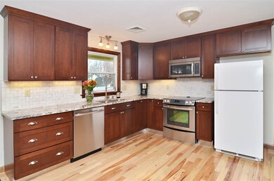 574 Fairfield St, Manchester, NH 03104 - photo 3