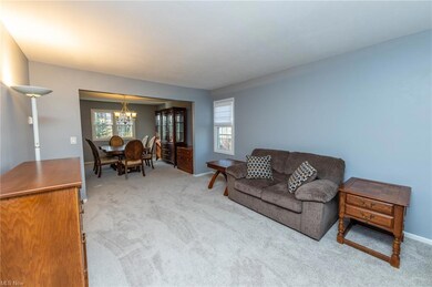 Living Rm opens to Dining Rm