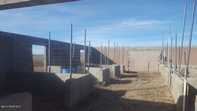 2400 W Bayberry Dr, Paulden, AZ 86334 - photo 7