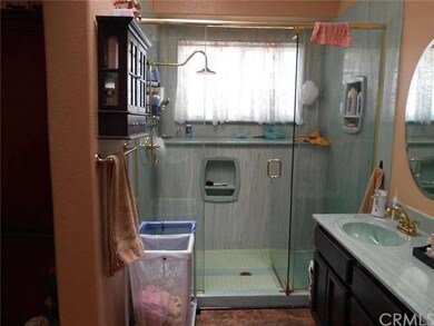 Master bedroom  Shower