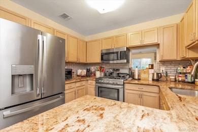 1027 Jerusalem Ave unit 121, Uniondale, NY 11553 - photo 6