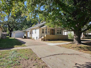 1911 Fuller St, Winfield, KS 67156 - photo 2