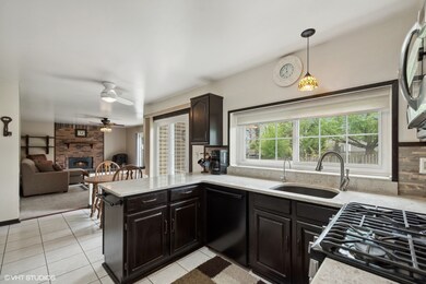 2121 Tahoe Pkwy, Algonquin, IL 60102 - photo 3