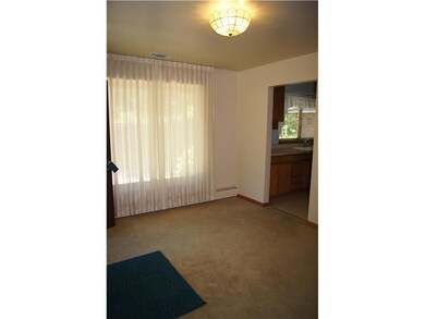 Entry/Foyer.