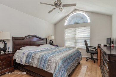 1939 Tamahawk Ln unit 107, Naperville, IL 60564 - photo 3