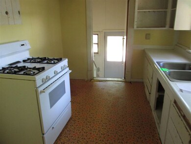 1825 Rainbow Dr, Cedar Falls, IA 50613 - photo 4