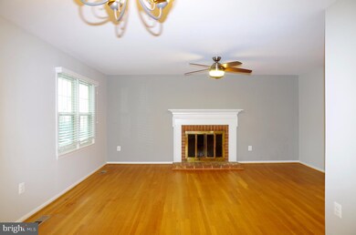 9965 Longford Ct, Vienna, VA 22181 - photo 7