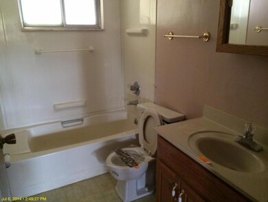 2149 Tupsfield bath