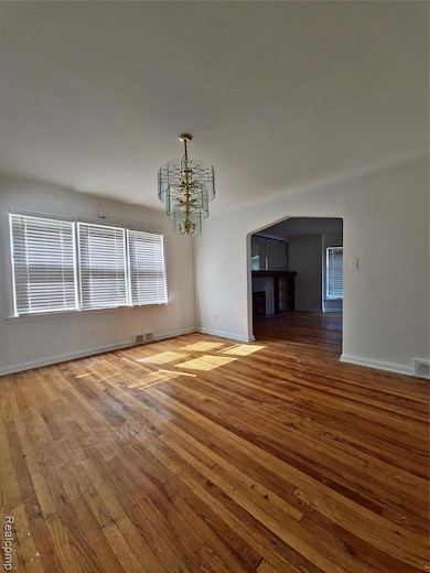 8312 E Outer Dr, Detroit, MI 48213 - photo 3