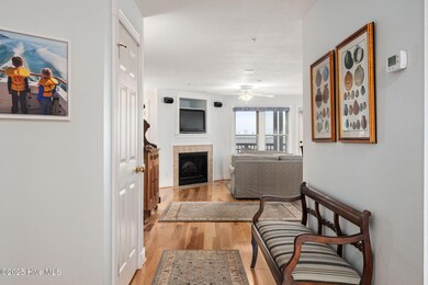 9-web-or-mls-1323-Ballast-Point-Foyer-V3