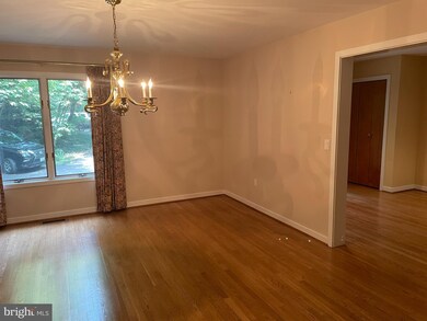 11579 Lake Newport Rd, Reston, VA 20194 - photo 6