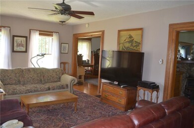 711 E 4th St N, Newton, IA 50208 - photo 4