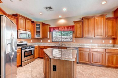 13755 W Cheery Lynn Rd-large-008-Kitchen