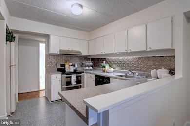 5639 Harpers Farm Rd unit D, Columbia, MD 21044 - photo 6