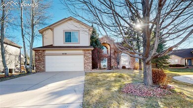 Huge 1/4 acre, long driveway for lots of company!