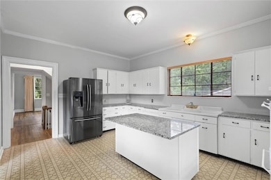 Eat-in Kitchen