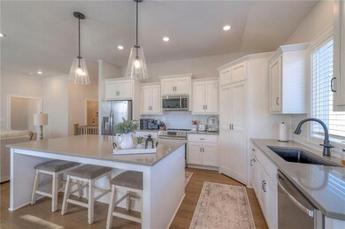 537 SE Carter Rd, Lee's Summit, MO 64082 - photo 5